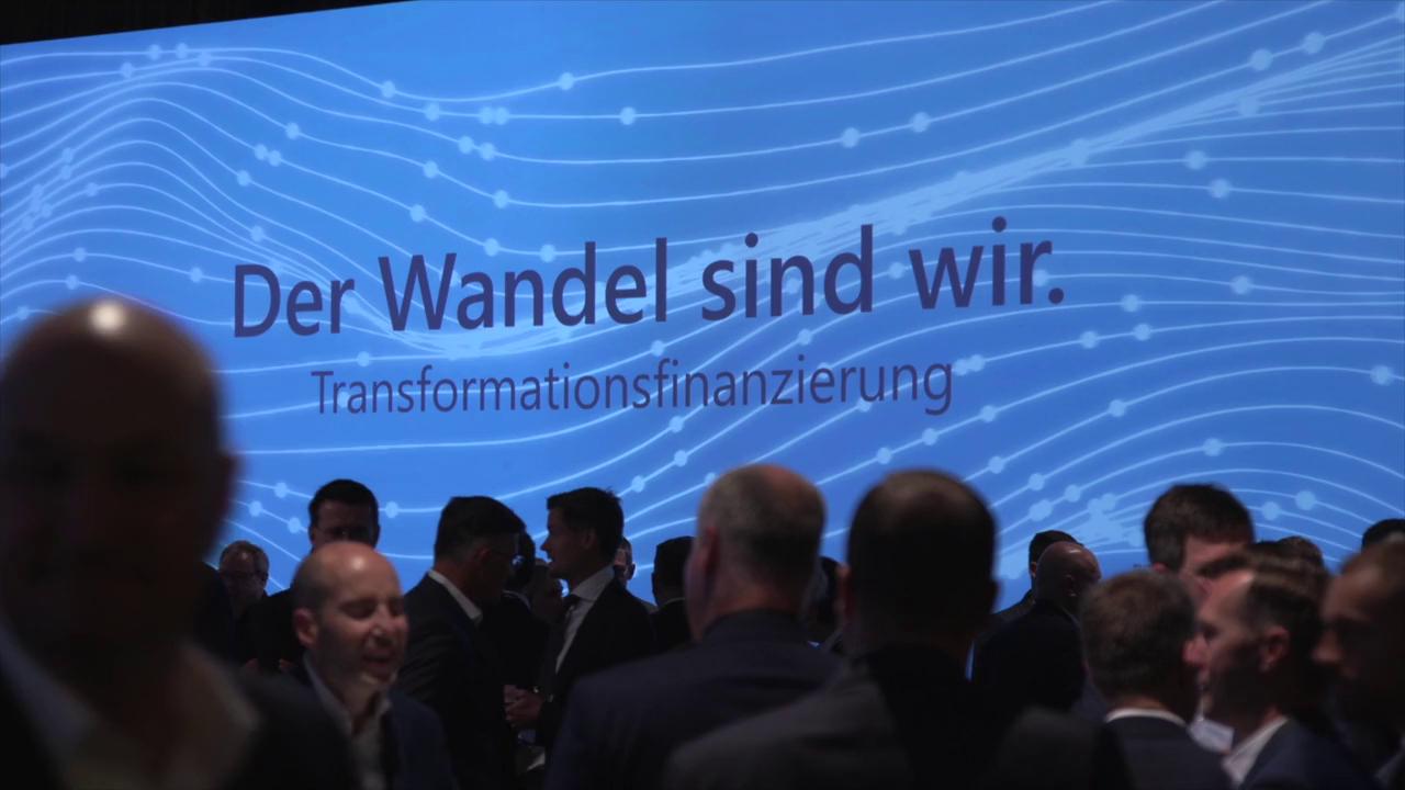 Bundeskanzler Olaf Scholz zu Besuch auf der 79. BWT